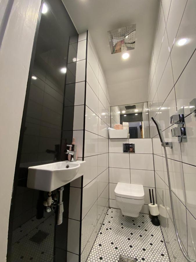 에든버러 Lovely 3 Bed With Jacuzzi, Close To Airport, Driveway, Wifi 아파트 외부 사진